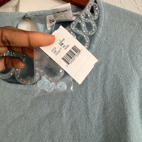 Bloomingdale’s Cashmere Top - Picture 6 of 7